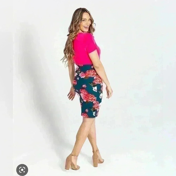 Lularoe large black chevron pattern Cassie pencil skirt. NWT. White, green, red - Picture 2 of 5